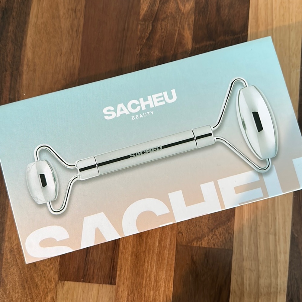 *NWT Boutique* Sacheu Dual-Sided Beauty Roller